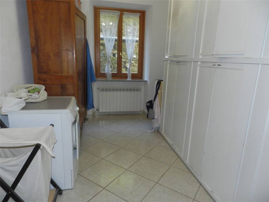 Property in Isola Del Cantone photo 4