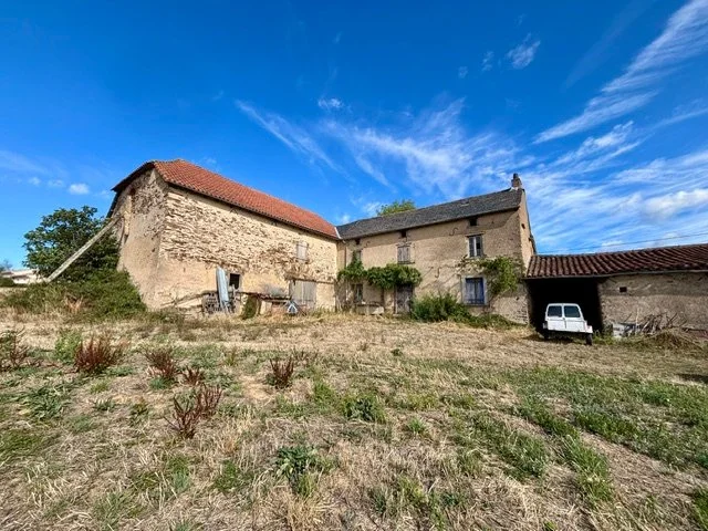 Farmstead Building to Renovate with a Beautiful View