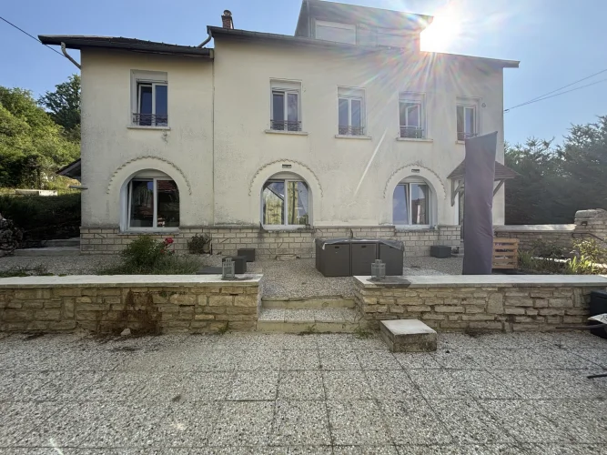 250 m² Family Home in the Heart of the Burgundy Vineyard