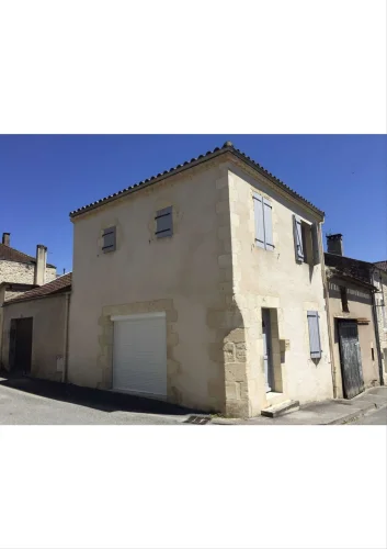 Fumel, in a Peaceful Neighborhood, Terraced House Ideal for Investor, Rented Home photo 2