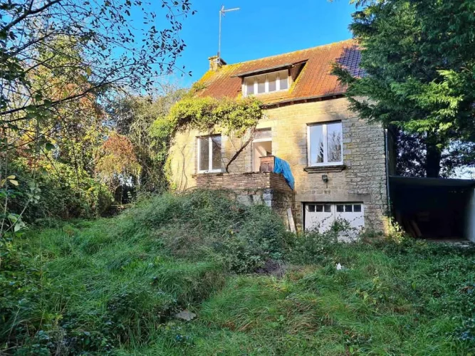 5-Bedroom, 2-Bathroom Country House, in Brittany, an Hour's Ride from Saint Malo.