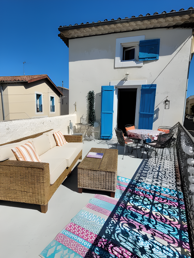 Charming Village House with 165 M2 of Living Space, 3 Bedrooms and a Lovely Sunny Terrace. photo 2