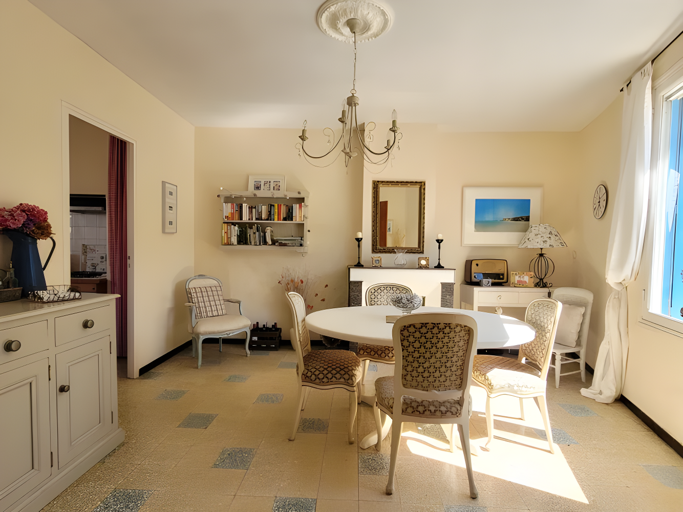 Charming Village House with 165 M2 of Living Space, 3 Bedrooms and a Lovely Sunny Terrace. photo 5