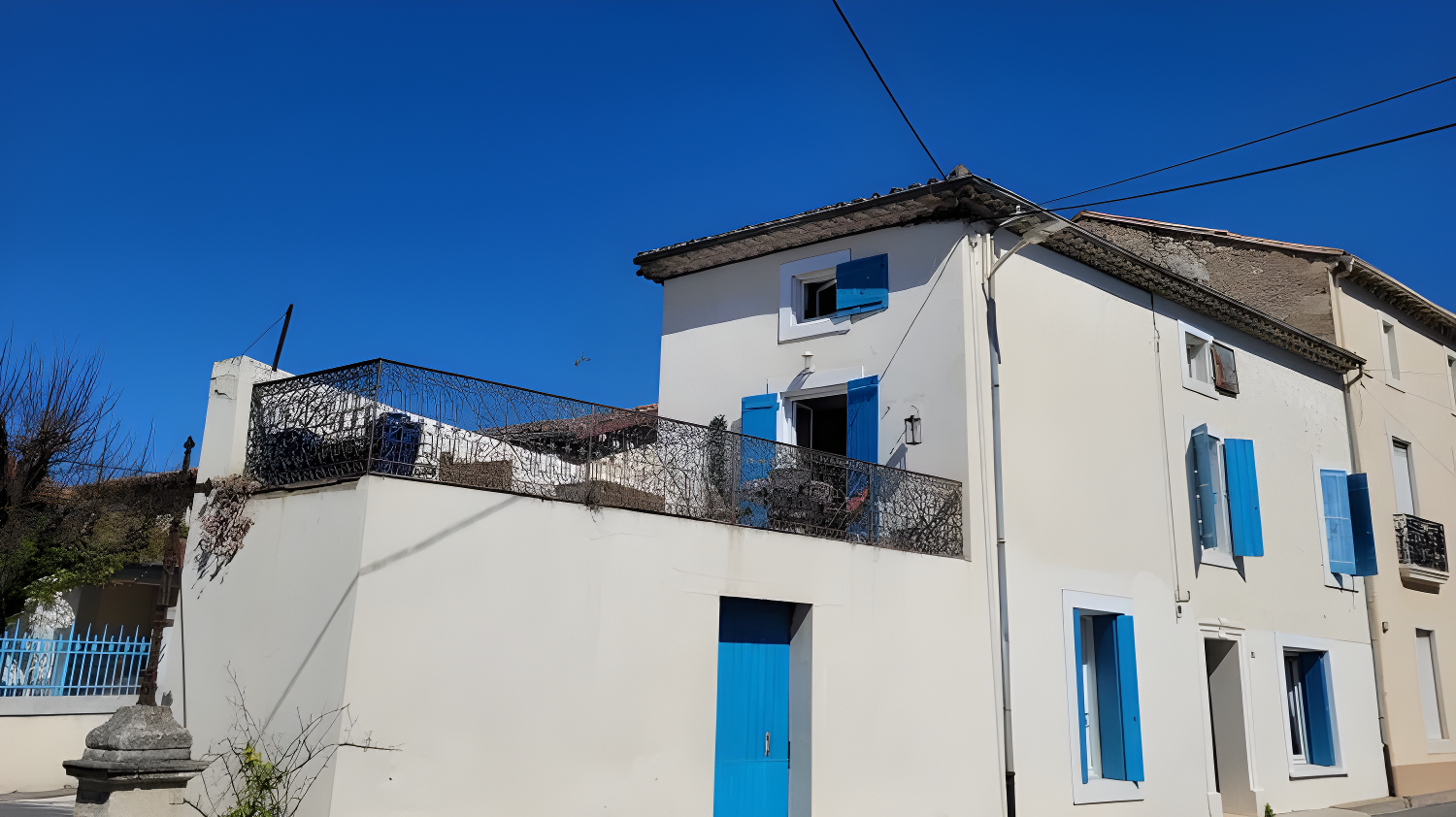 Charming Village House with 165 M2 of Living Space, 3 Bedrooms and a Lovely Sunny Terrace.