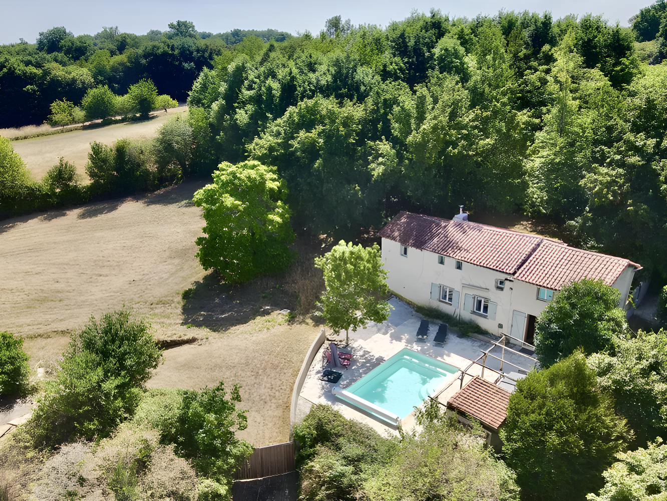 A Peaceful Haven Surrounded by Nature – Heated Pool, Privacy and Beautiful Countryside Views