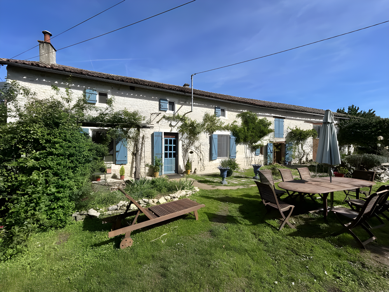 Pretty 3 Bedroom Cottage with Large Garden and Barn Close to Civray