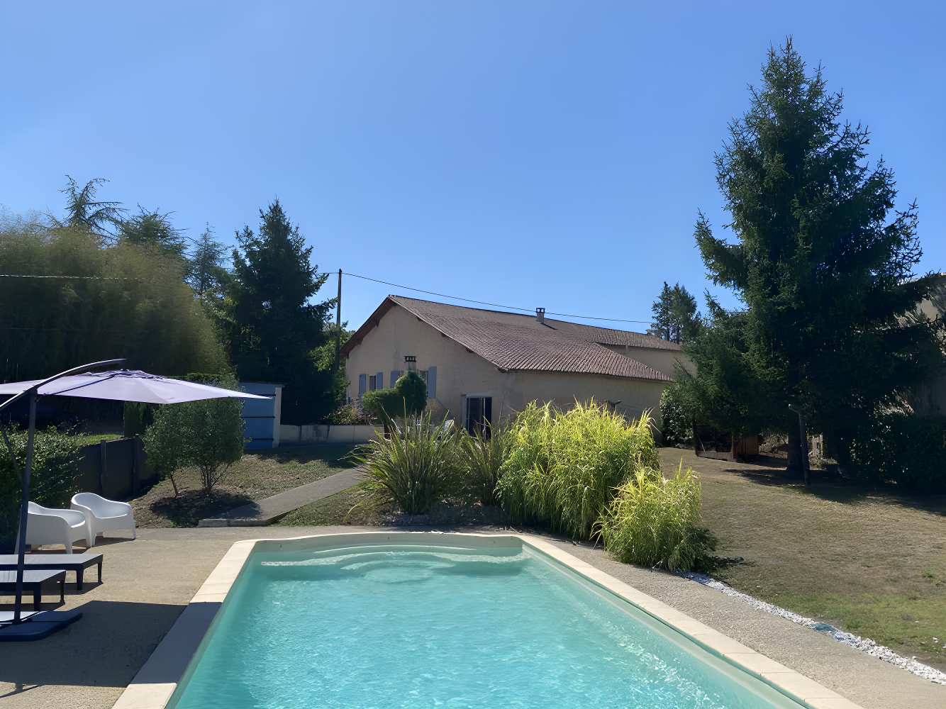 Charming 3 Bedroom Property with Heated Pool – Near Aubeterre-Sur-Dronne