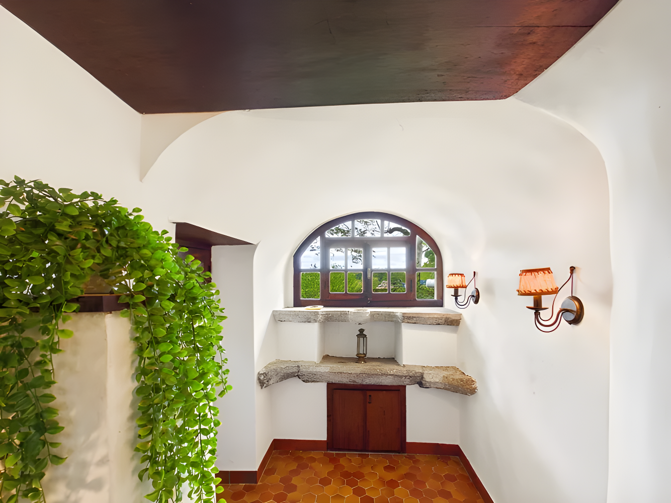 Spacious Character Family Home in Friendly Hamlet photo 3