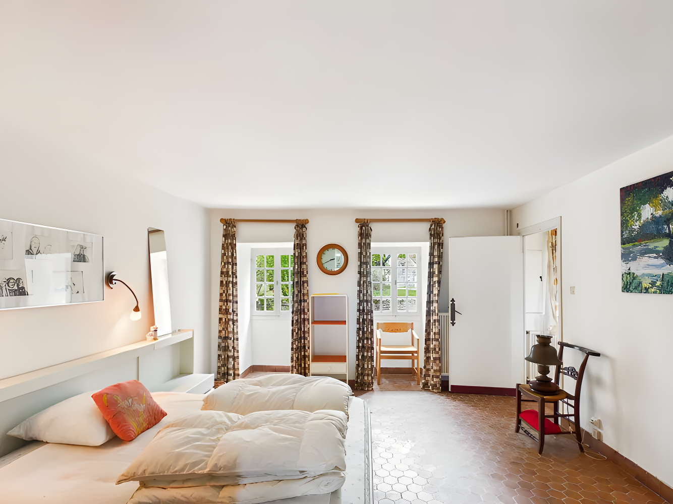 Spacious Character Family Home in Friendly Hamlet photo 4