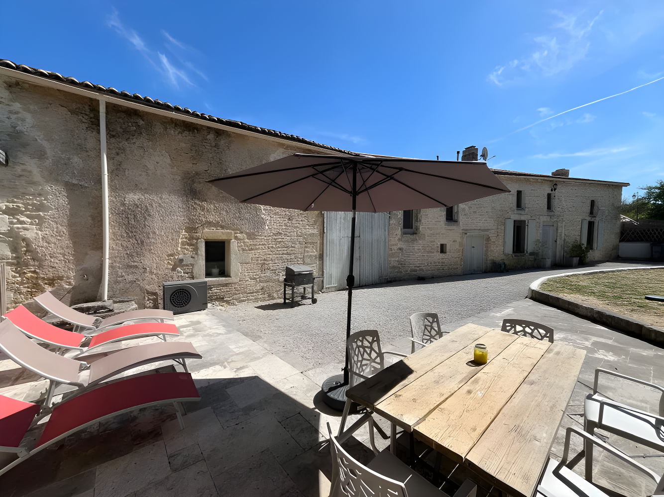 Charming Stone House with Three Bedrooms and Two Bathrooms photo 4