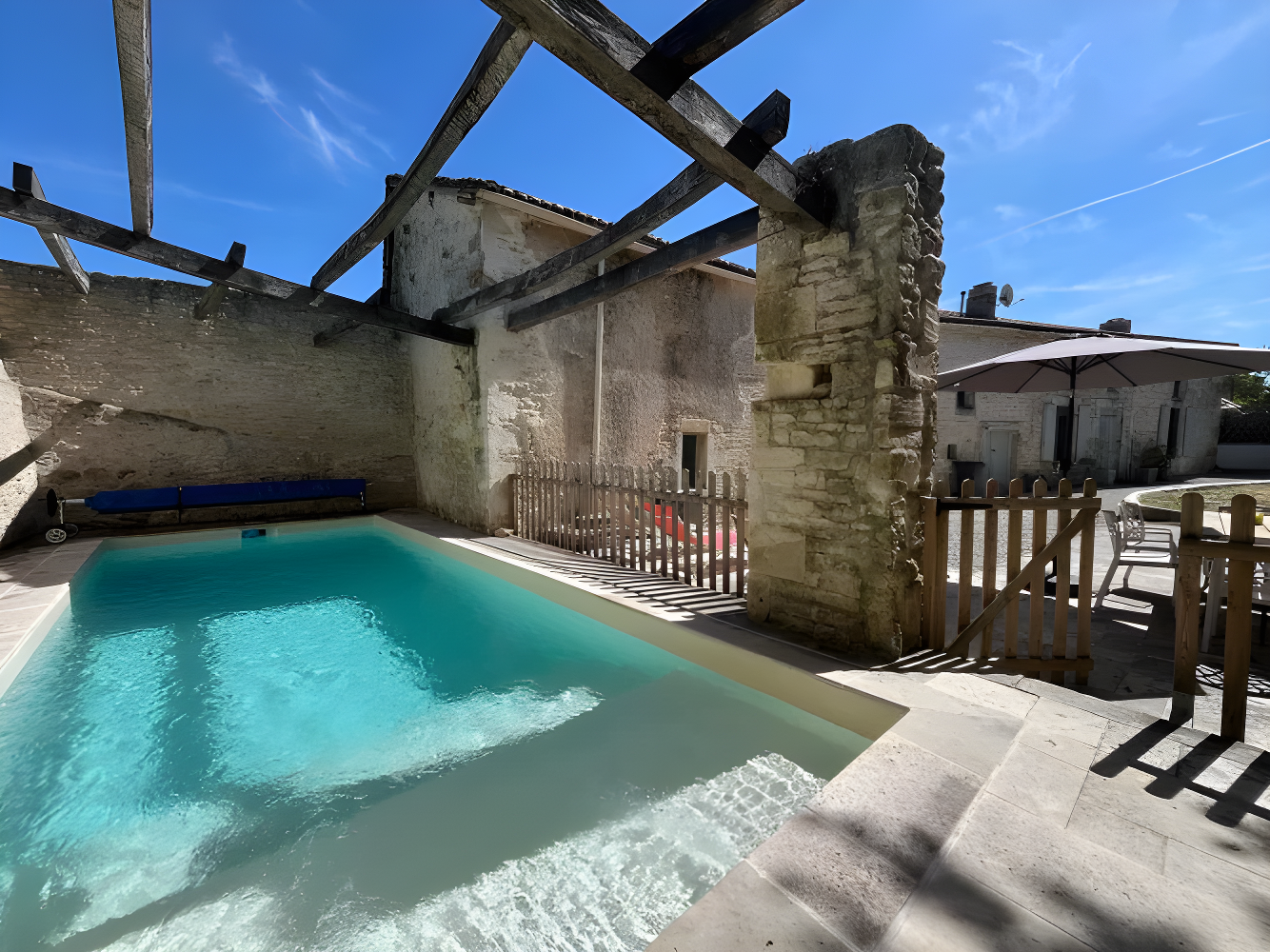 Charming Stone House with Three Bedrooms and Two Bathrooms