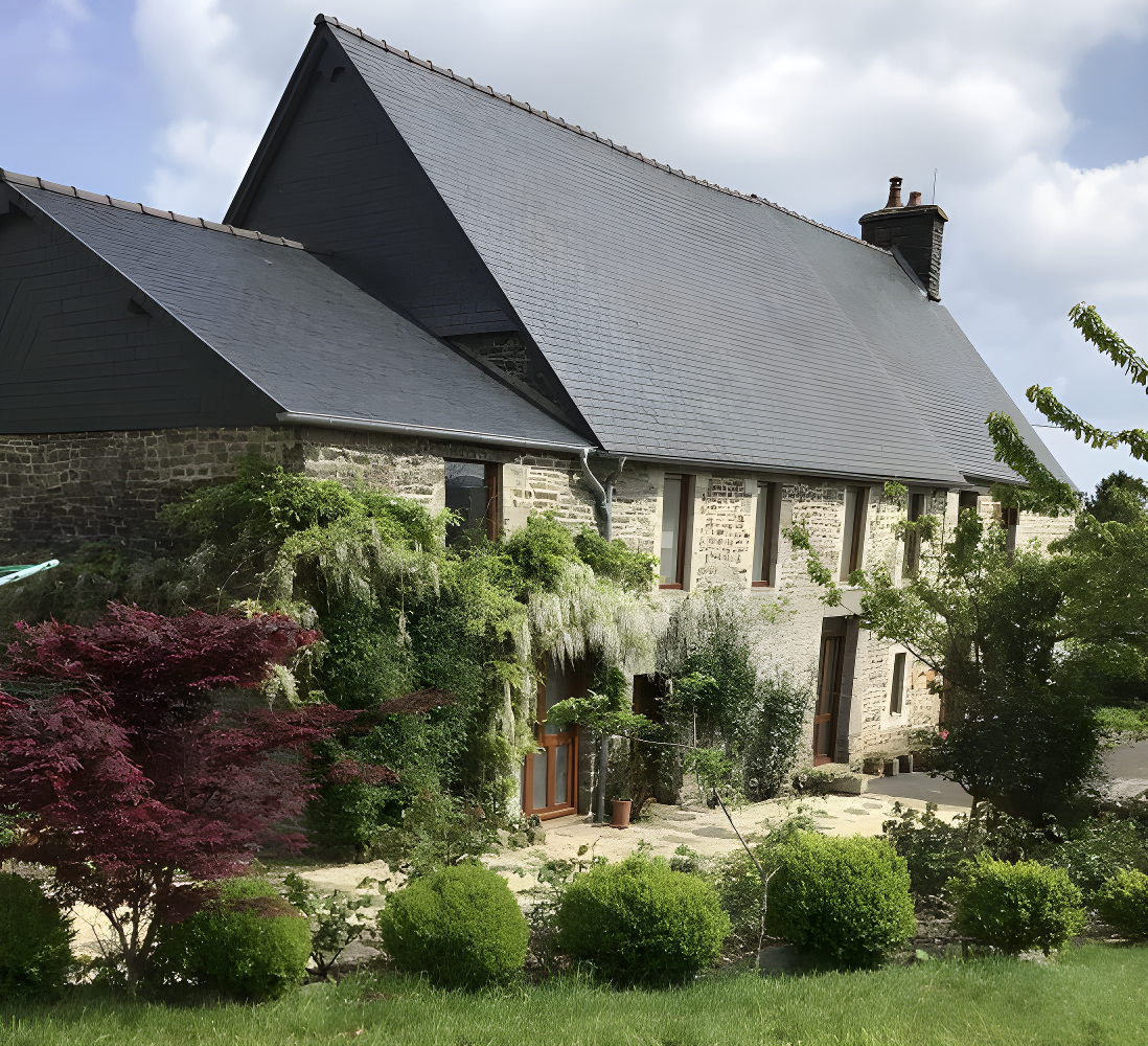 4-Bed Renovated Farmhouse, Tinchebray, Orne
