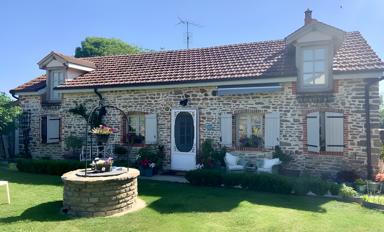 Restored Cottage + Large Character House to Renovate – Morvan, Burgundy