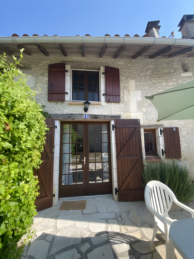 Charming Stone Cottage Near Aubeterre-Sur-Dronne