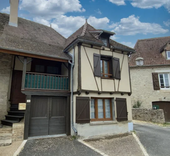 Bretenoux Area, Fully Restored Village House with Courtyard and Balcony photo 2