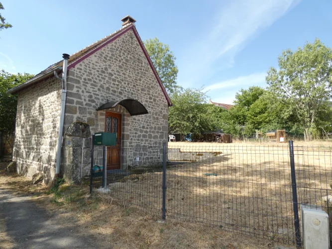 Fully Renovated Stone Cottage with Attached Garden and Detached Woodland. photo 2