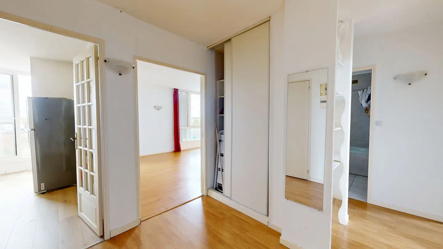 Apartment for sale in Bois D Arcy — 2 bedrooms, 67 m² photo 3