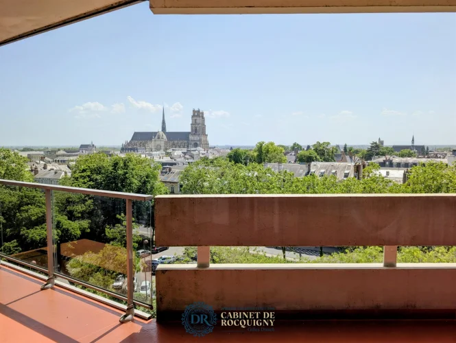 For Sale: Very Large Three-Room Apartment - Panoramic View of Orleans photo 5