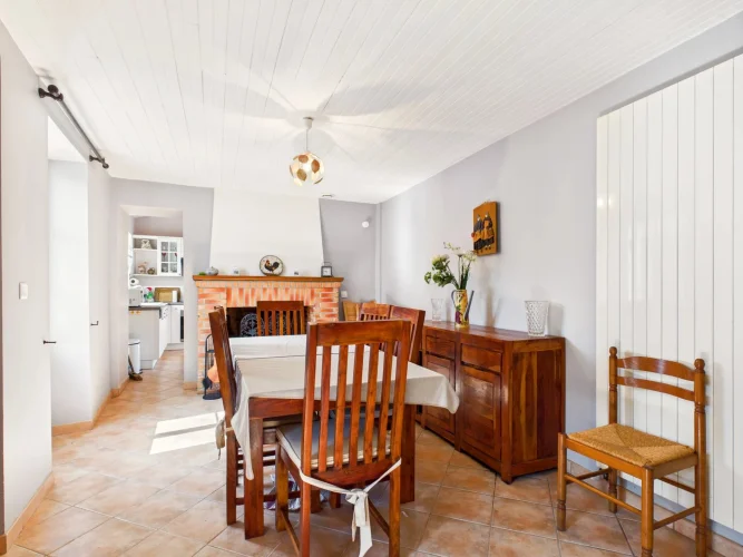 Charming Two-Bedroom House Located in a Hamlet photo 2