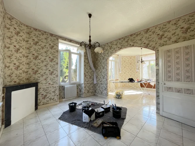Townhouse to Renovate: Garden, Garage and Great Potential photo 2