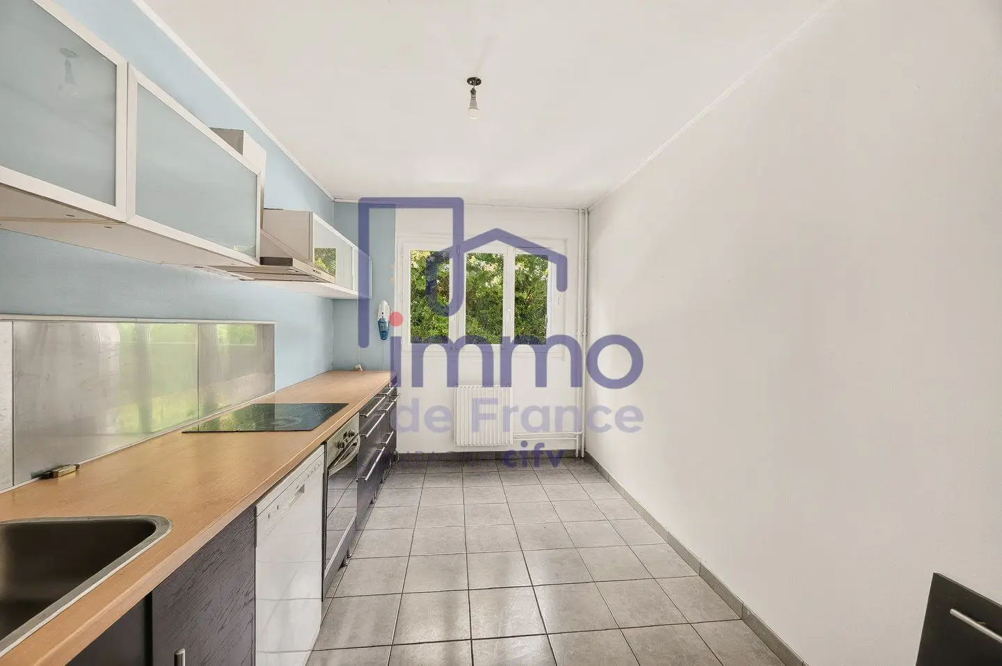 Apartment for sale in Neuville Sur Saone — 3 bedrooms, 81 m² photo 5