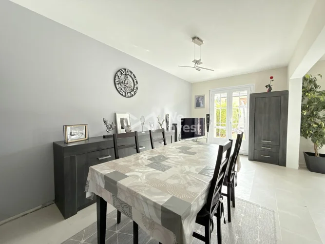 Semi-Detached House with 4 Bedrooms, Garage and Garden photo 3