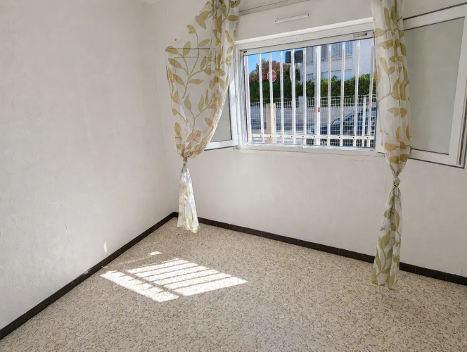 Large Ground-Floor Apartment (P3 Type) Requiring Renovation photo 3
