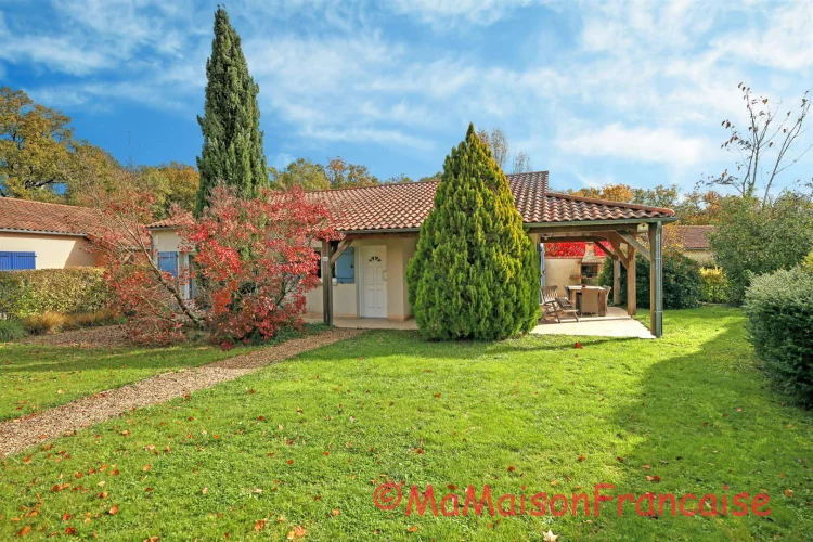 Detached 3 Bed/2bath Villa Near 27 Hole Golf Course, with on Site Facilities Including Swimming Pool