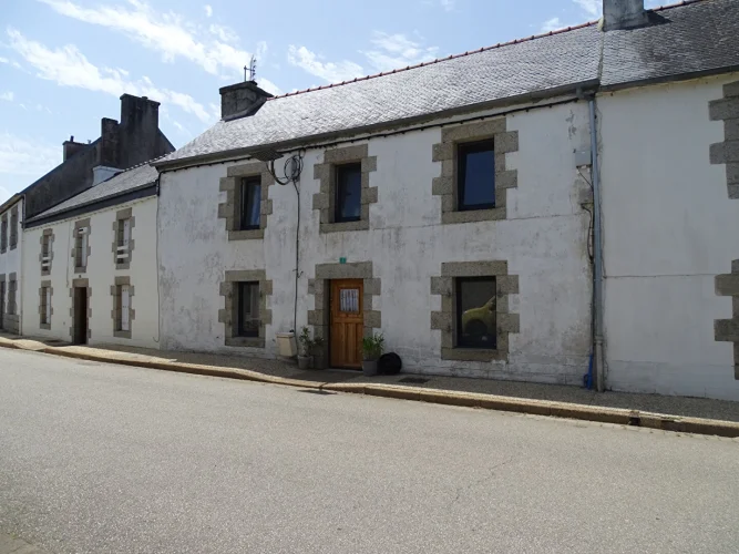 Finistère. Character Village Property with Renovation Potential in the Heart of Collorec