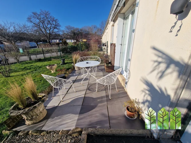 Charming 3-Bedroom Bungalow in a Peaceful Village photo 3
