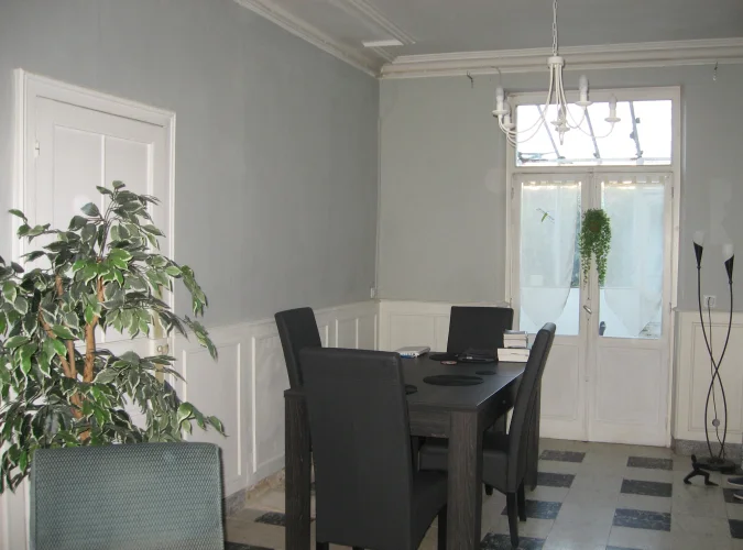 Three Storey Fin De Siècle Town House with Courtyard Garden photo 3