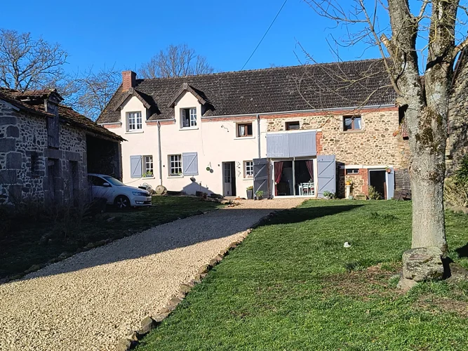 Creuse - Versatile 5-Bedroom Home with Pool, Outbuildings Et Gîte Potential