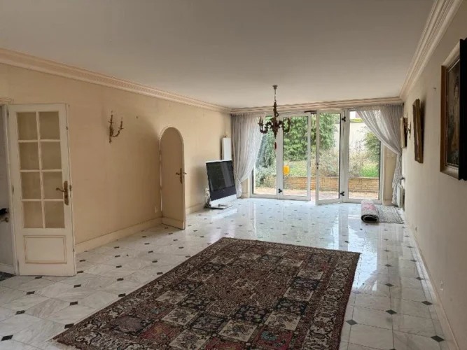 House F12 photo 5