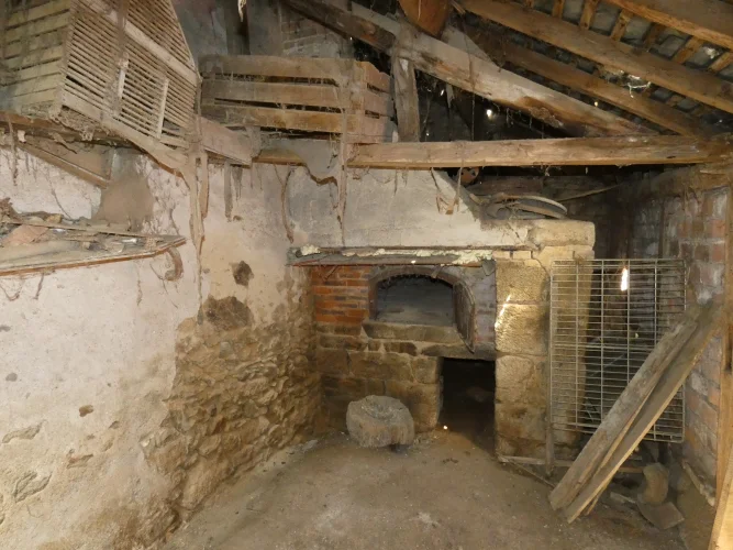 Terraced Village House for Renovation, Mains Drainage, Bread Oven. photo 5