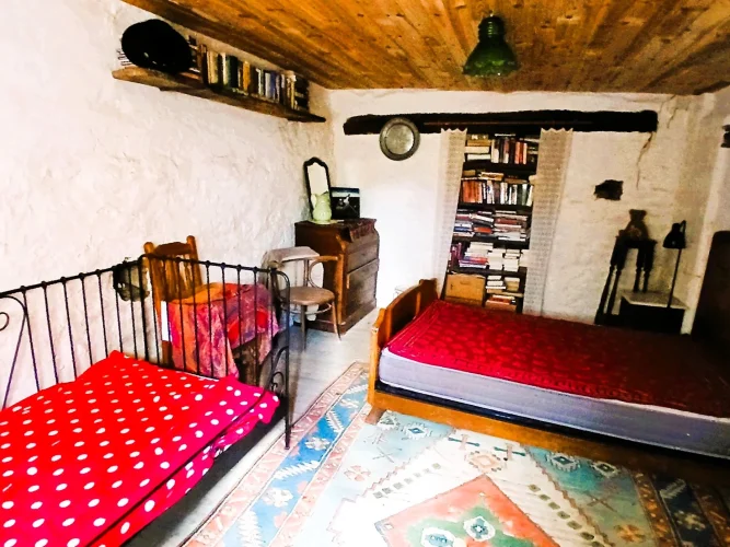 Charming House with Exceptional Views – Great Renovation Potential – 96 m² photo 5
