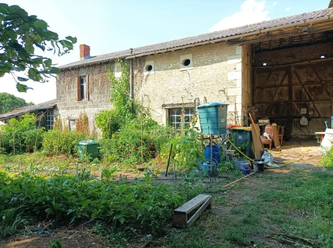 Farmhouse Entirely Enclosed by Walls. With 2 Houses 334m² and 350m² of Outbuildings (Opportunity to Rent, or Rural Gite)… photo 2