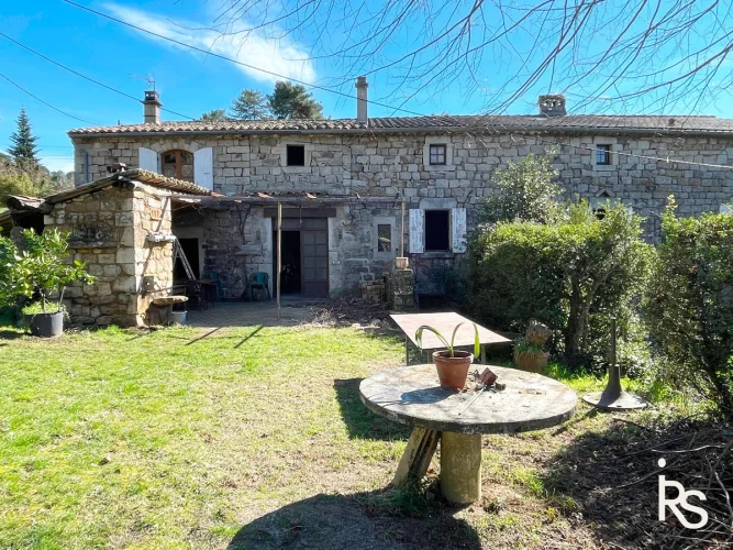 A Pair of Stone Houses to Renovate, 221 m², with 8.78 ha of Land, Including 3,440 m² Nearby