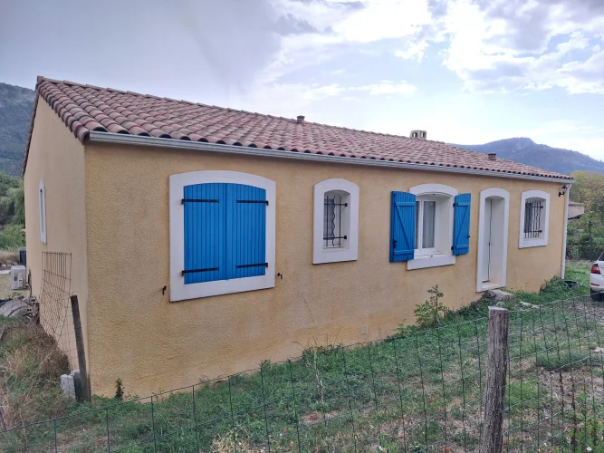 Recently Built Single-Storey House with Land photo 2