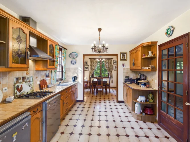 Private Perigourdine-Style Family Home with Generous Living Space, Woodland Setting and Flexible Accommodation photo 3