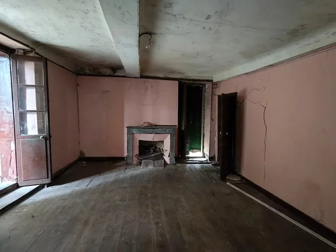 House to Renovate, with Garden, in the Town Centre of Sauveterre De Béarn photo 3