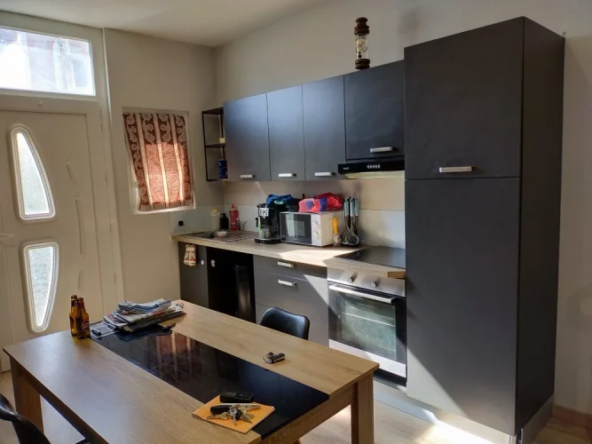 Discover this Charming Semi-Detached Town House with a Courtyard and a Cellar photo 3