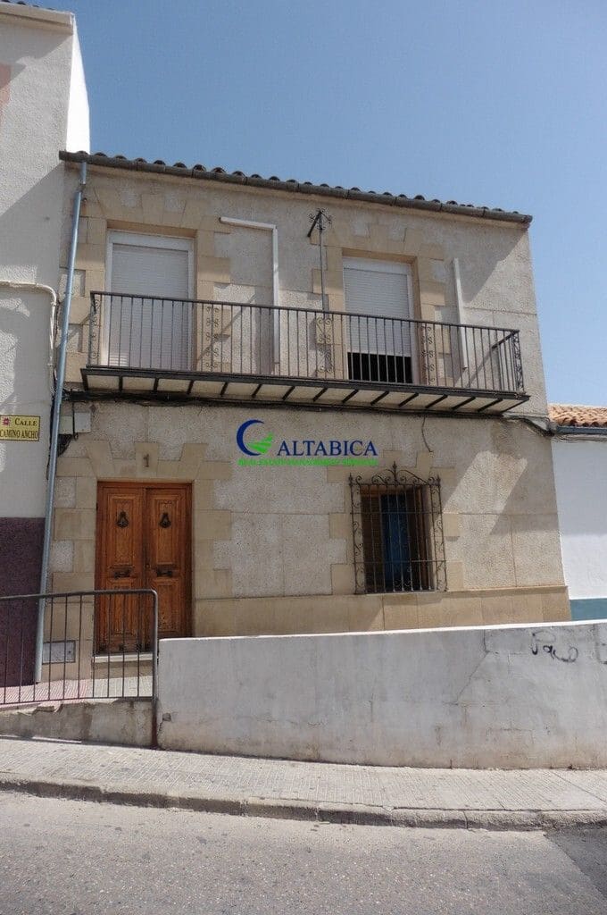 Villa for sale in Ubeda, Jaén photo 3