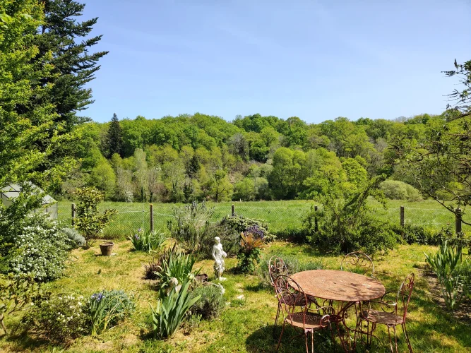 Peaceful Country Property with Guest House and Scenic Views photo 2