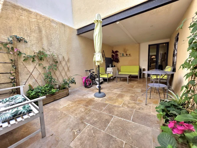 Charming Townhouse with Courtyard in the Heart of Eymet