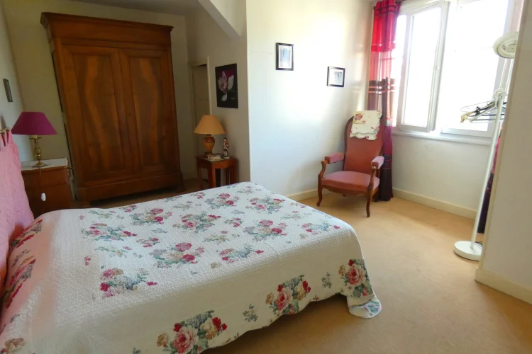 Aurillac House with 5 Bedrooms Plus a 2-Room Apartment photo 3