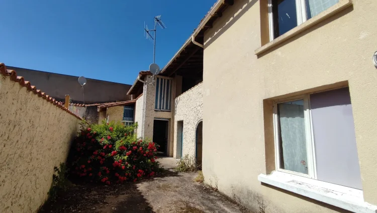 Renovation Project House in Loudun photo 5