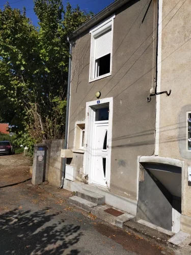 Discover this Charming Semi-Detached Town House with a Courtyard and a Cellar