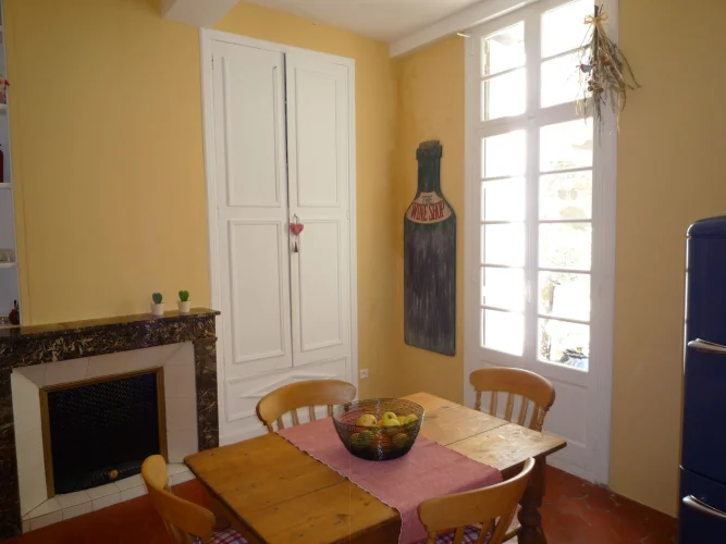 Spacious Town House on 4 Levels, in Charming Old Square. photo 4