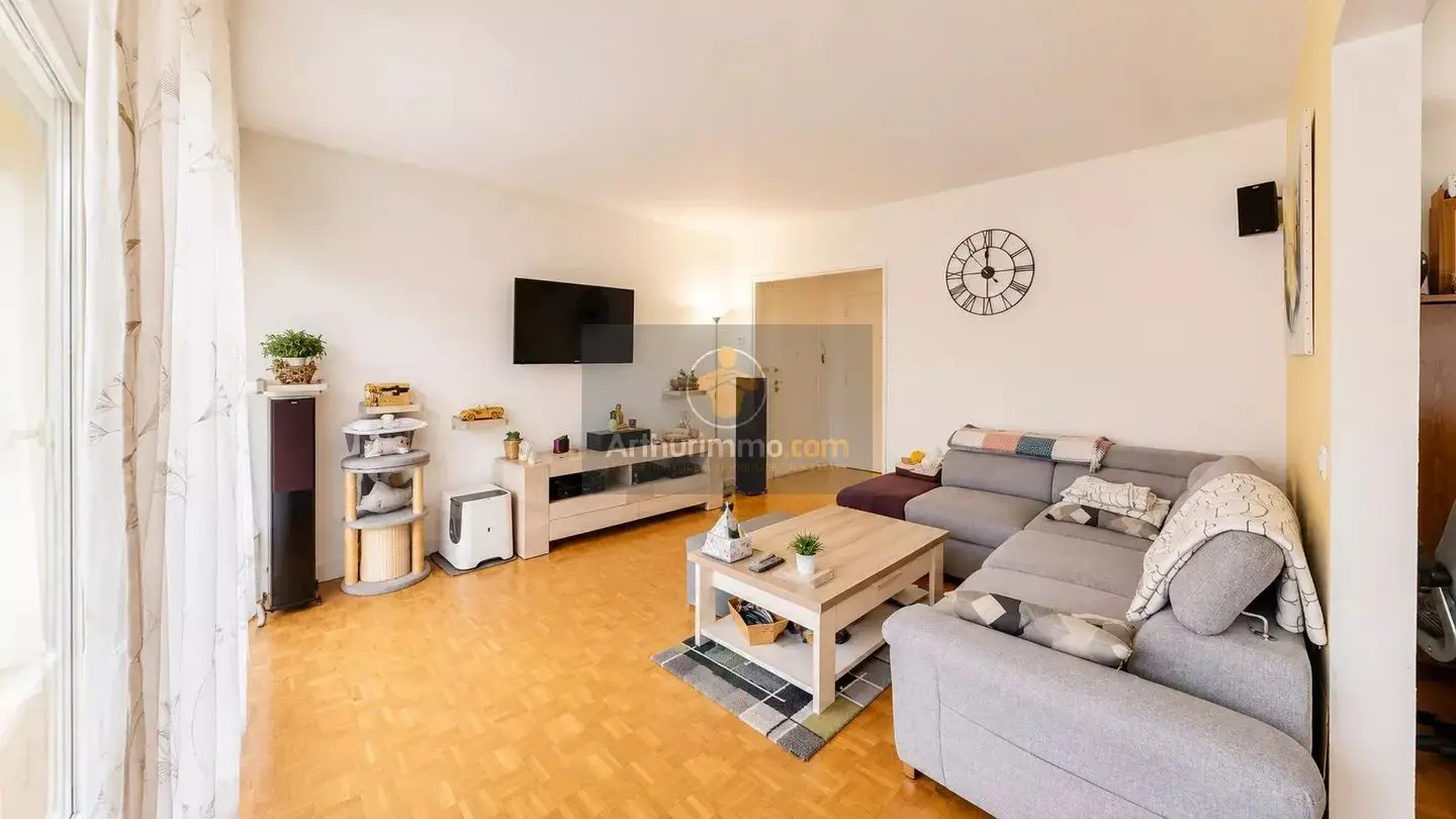 Apartment for sale in Verneuil-sur-Seine — 3 bedrooms, 93 m²