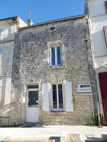 Characterful House with 2 Bedrooms and Garden in the Very Centre of Saint Savinien